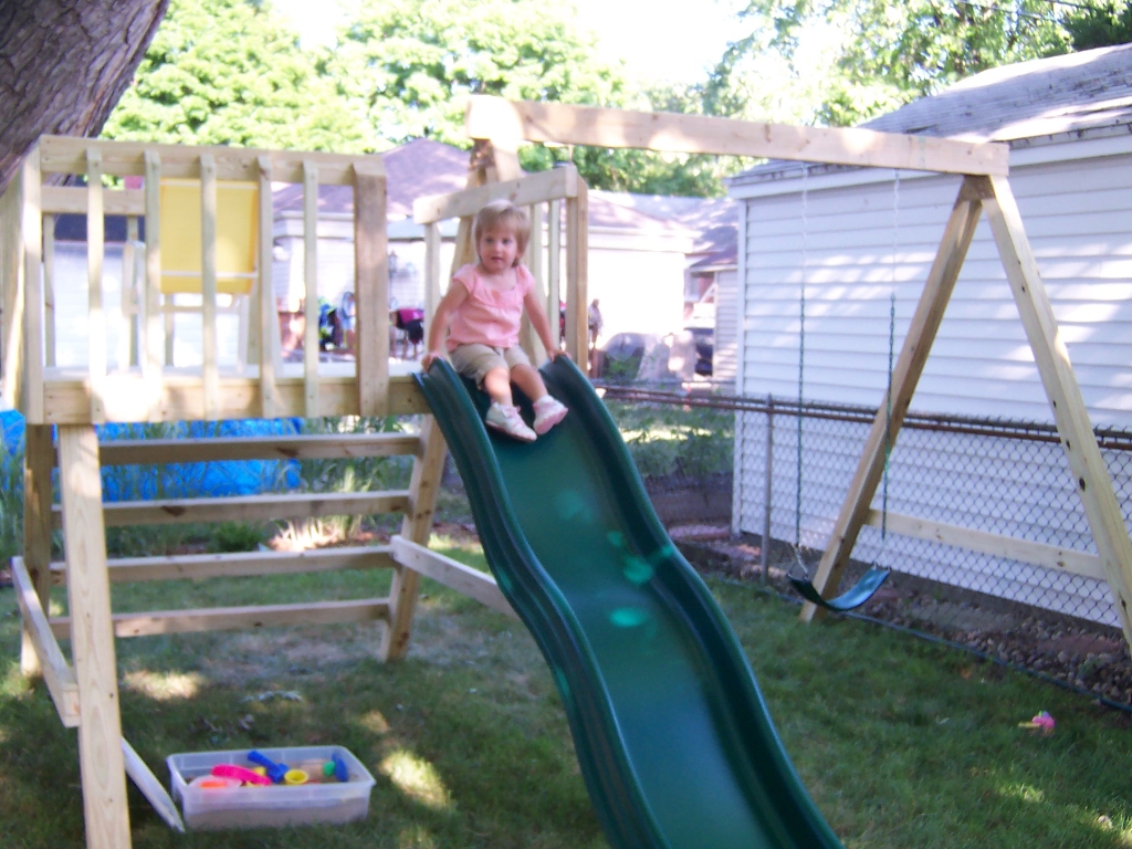 07-02-07 Playing In The Back Yard